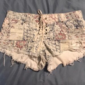 Size 27 billabong shorts